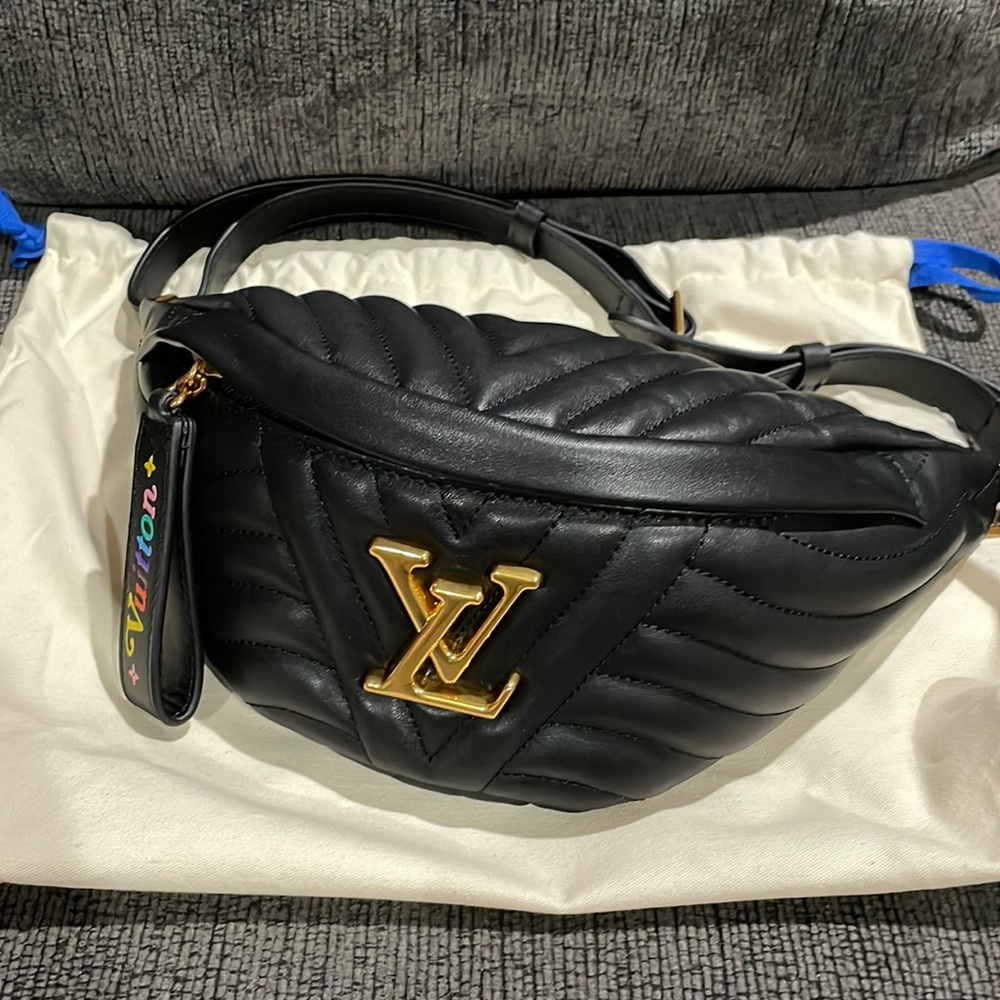 New! Bumbag LV beautiful alternative cross body bag. Comes with dust bag.